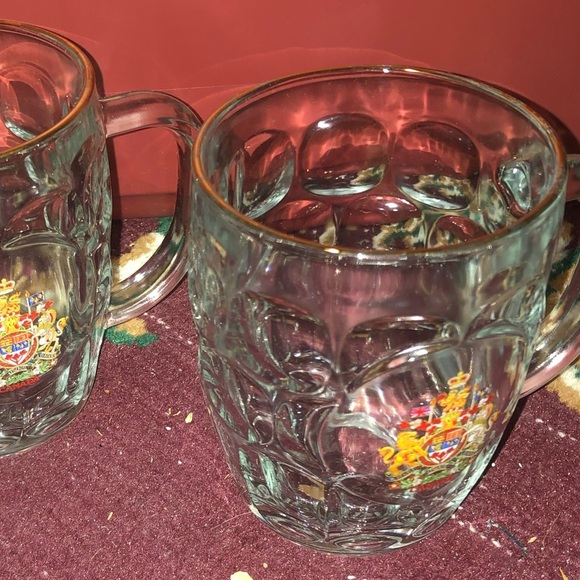 Two beer pint glasses with the Canadian emblem on them. No chips or cracks. - Picture 2 of 8